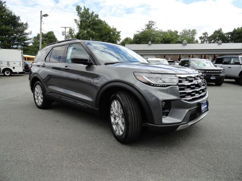 Used 2026 Ford Explorer Active w/ Active Comfort Package AWD/4WD image 3