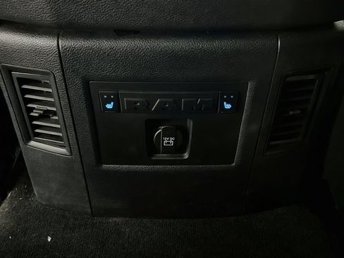 Used 2018 RAM 2500 Laramie w/ Sport Appearance Group AWD/4WD image 19