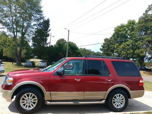 Used 2014 Ford Explorer XLT w/ Equipment Group 202A AWD/4WD image 2