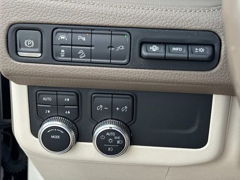 Used 2021 GMC Yukon Denali AWD/4WD image 23
