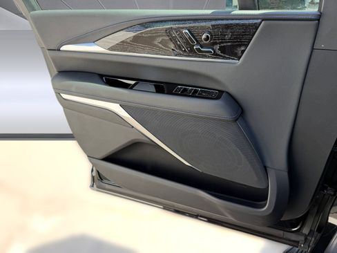 New 2026 Cadillac Escalade IQ Luxury 1 w/ LPO, Floor Liner Package AWD/4WD image 24