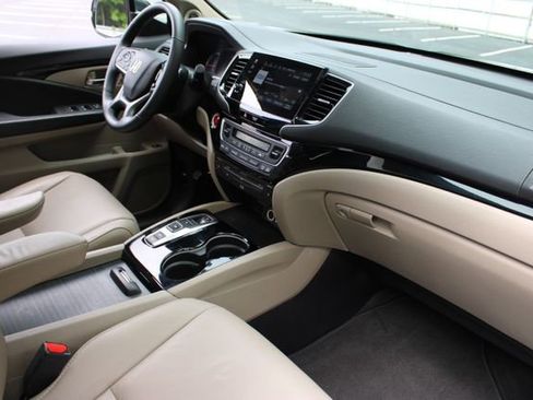 Used 2020 Honda Pilot Touring image 14