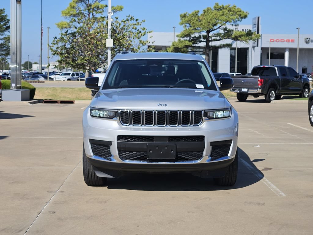 Used 2023 Jeep Grand Cherokee L Laredo AWD/4WD image 2