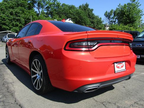 Used 2018 Dodge Charger R/T RWD image 5