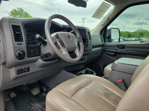 Used 2019 Nissan NV 3500 SL RWD image 18