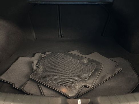 Used 2017 Hyundai Elantra Limited image 10