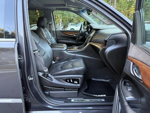 Used 2016 Cadillac Escalade ESV Luxury image 22