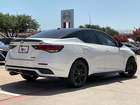 New 2025 Nissan Sentra SR w/ Midnight Edition image 5