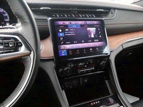 Used 2025 Jeep Grand Cherokee Summit image 21