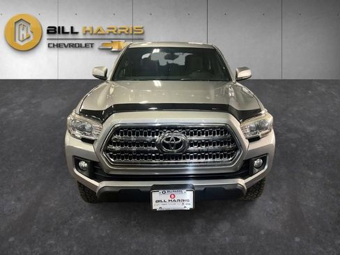 Used 2017 Toyota Tacoma TRD Off-Road w/ Tow Package (A/T) AWD/4WD image 8