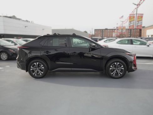 Used 2025 Toyota bZ4X FWD image 7