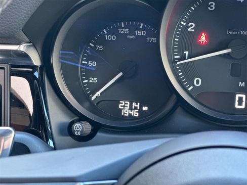 Used 2025 Porsche Macan image 30