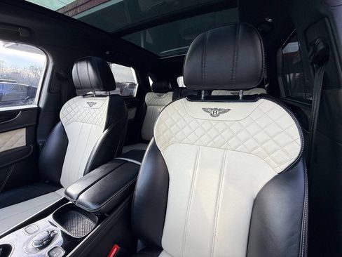 Used 2019 Bentley Bentayga image 26