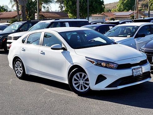 Used 2023 Kia Forte LX FWD image 3