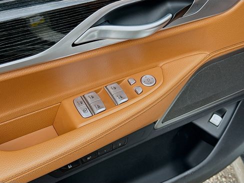 Used 2020 BMW 740i w/ M Sport Package image 23