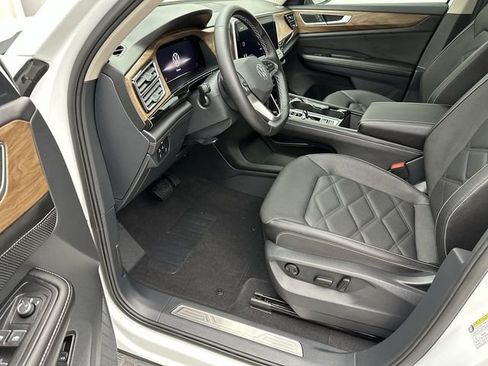 Certified 2025 Volkswagen Atlas SE image 13