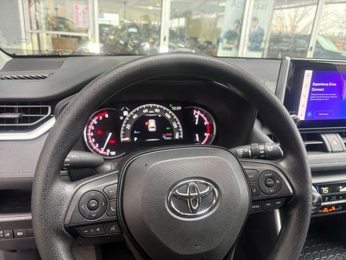 Used 2025 Toyota RAV4 XLE image 29