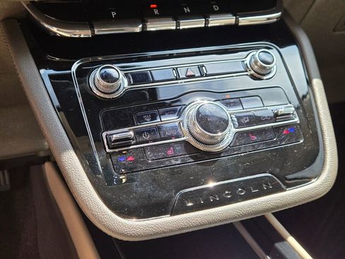 Used 2022 Lincoln Corsair Reserve w/ Rear Removable Package Tray image 27