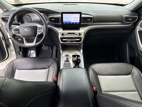 Used 2022 Ford Explorer XLT w/ Equipment Group 202A AWD/4WD image 17