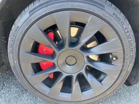 Used 2021 Tesla Model Y Long Range image 11