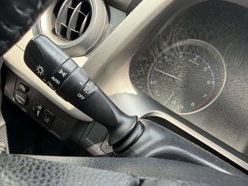 Used 2018 Toyota RAV4 XLE FWD image 36