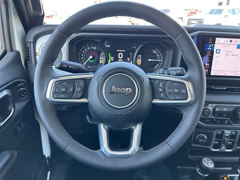Used 2025 Jeep Wrangler Unlimited Sahara AWD/4WD image 12