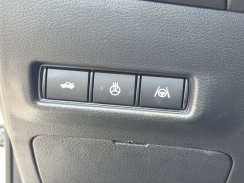New 2026 Nissan Sentra SR w/ SR Premium Package FWD image 15