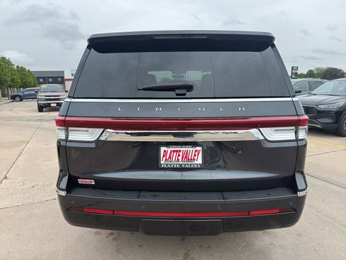 Used 2024 Lincoln Navigator Reserve AWD/4WD image 9