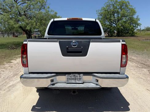 Used 2012 Nissan Frontier SV RWD image 11