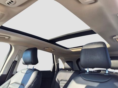 Used 2022 Ford Edge SEL w/ Convenience Package image 32