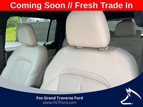Used 2025 Jeep Grand Cherokee L Limited w/ Luxury Tech Group II AWD/4WD image 12