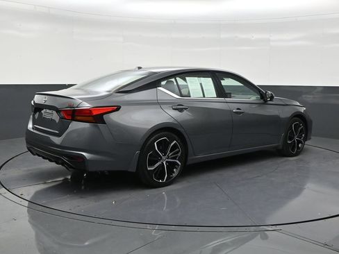 Used 2024 Nissan Altima 2.5 SR w/ SR Premium Package FWD image 5