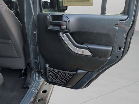 Used 2016 Jeep Wrangler Unlimited Rubicon w/ Connectivity Group AWD/4WD image 33
