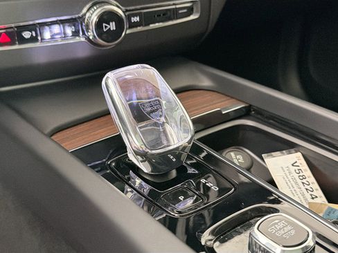 Certified 2023 Volvo XC60 B5 Ultimate image 17