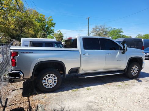 Used 2023 Chevrolet Silverado 2500 LTZ image 3