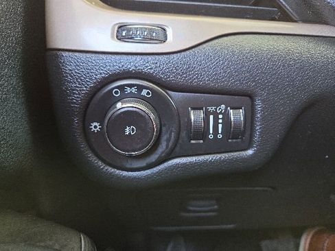 Used 2014 Jeep Cherokee Latitude w/ Cold Weather Group FWD image 50