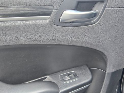 Used 2016 Chrysler 300 Limited RWD image 34
