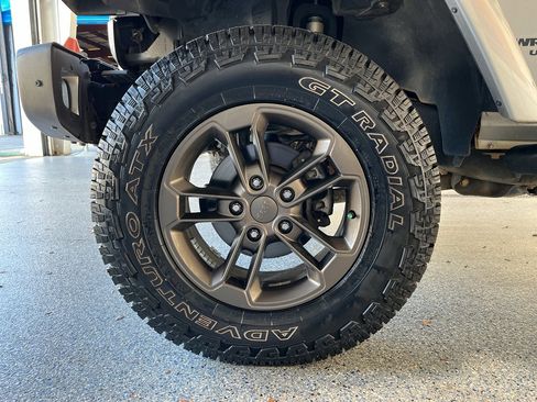 Used 2016 Jeep Wrangler Unlimited Sahara image 29