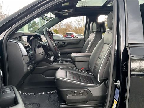 Used 2025 GMC Yukon AT4 Ultimate w/ LPO, Floor Liner Package AWD/4WD image 7