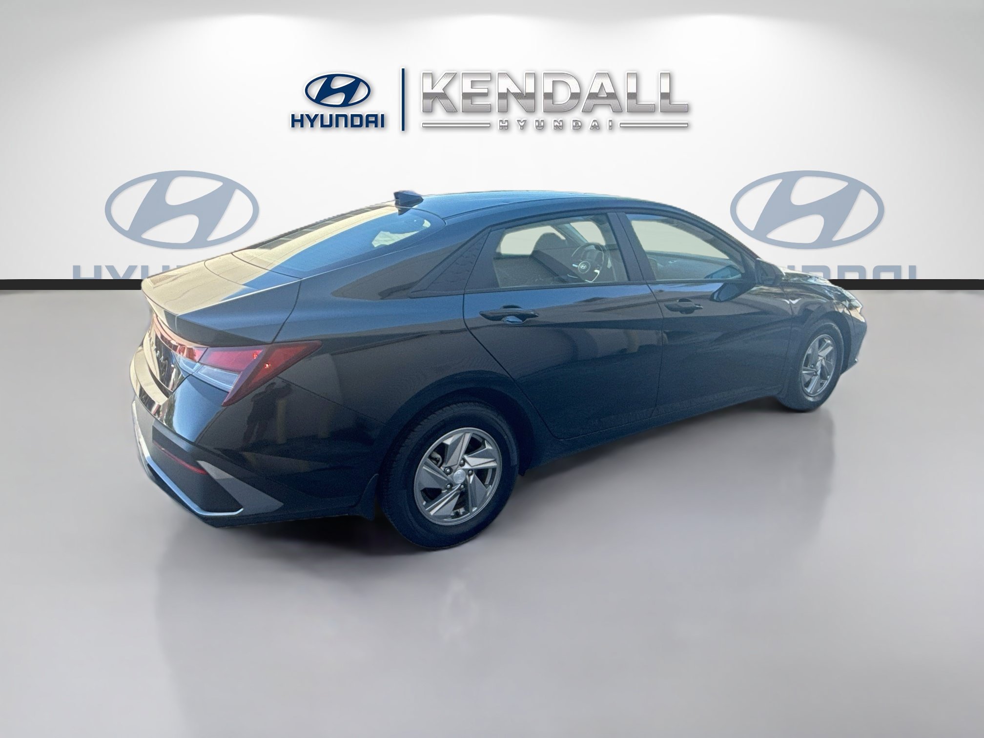 Used 2025 Hyundai Elantra SE FWD image 6