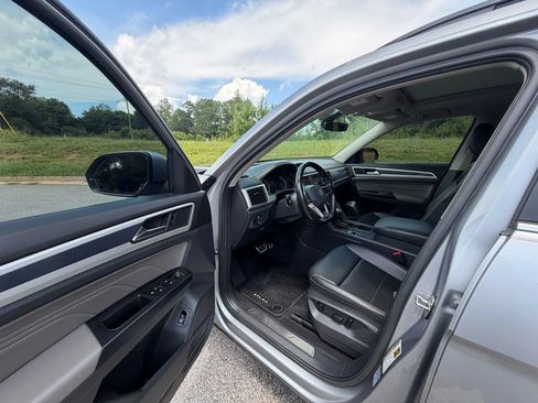 Used 2021 Volkswagen Atlas SE w/ Panoramic Sunroof Package FWD image 18