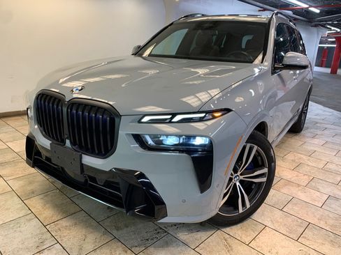 Used 2023 BMW X7 xDrive40i w/ M Sport Package AWD/4WD image 2