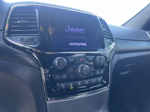 Used 2021 Jeep Grand Cherokee Laredo X AWD/4WD image 37