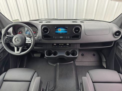 Used 2024 Mercedes-Benz Sprinter 2500 image 11