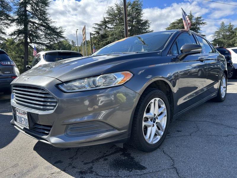 Used 2015 Ford Fusion SE FWD image 1