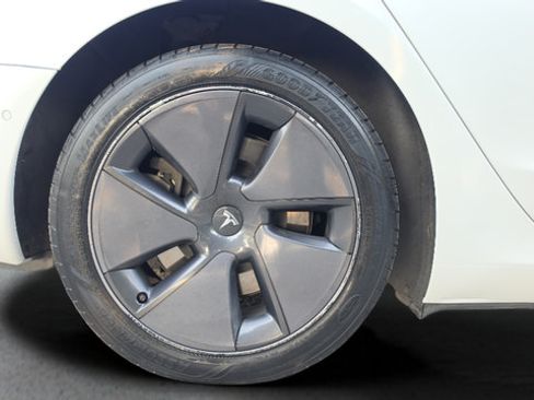 Used 2022 Tesla Model 3 Long Range AWD/4WD image 35