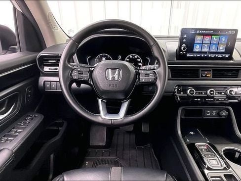 Certified 2025 Honda Pilot Touring image 5