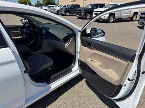 Used 2019 Hyundai Elantra SE FWD image 14
