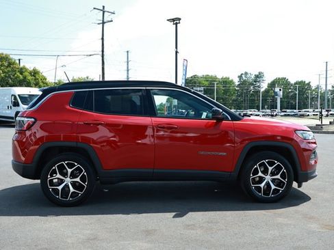Used 2024 Jeep Compass Limited AWD/4WD image 4