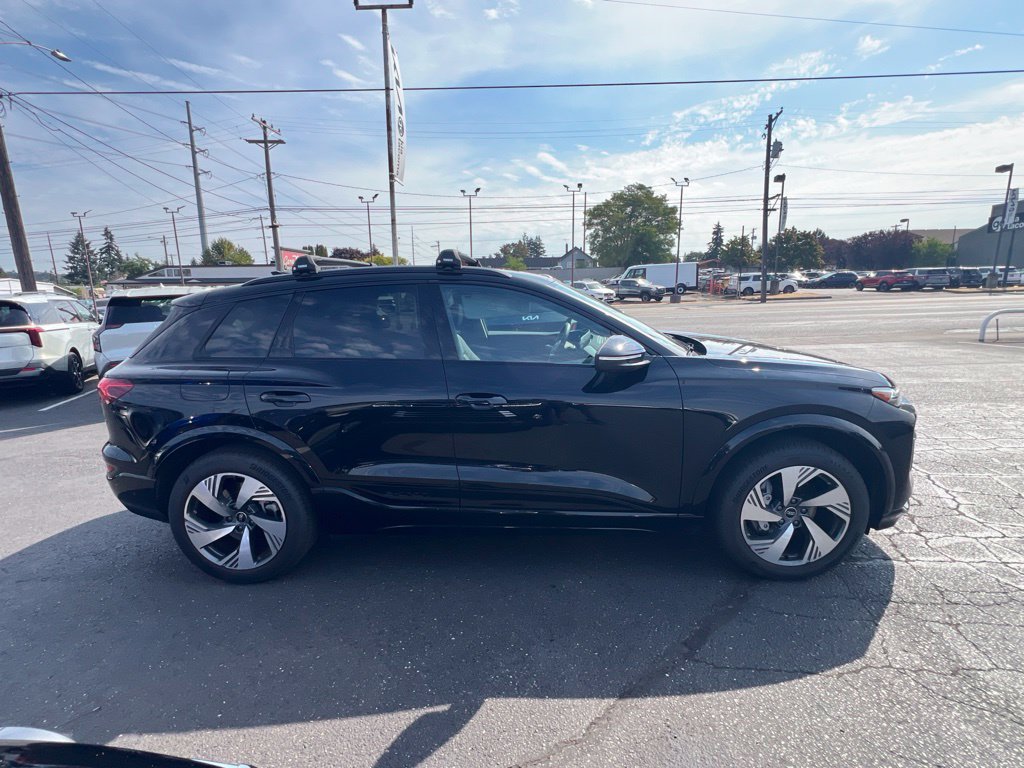 Used 2025 Audi Q6 e-tron Premium Plus w/ Premium Plus AWD/4WD image 8